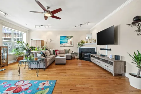 $475,000 | 1801 West Addison Street, Unit 1E, Chicago, IL 60613