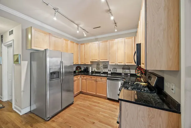 $475,000 | 1801 West Addison Street, Unit 1E, Chicago, IL 60613
