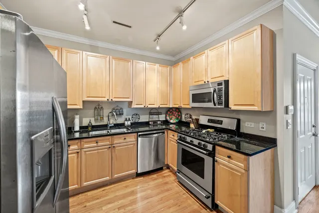 $475,000 | 1801 West Addison Street, Unit 1E, Chicago, IL 60613