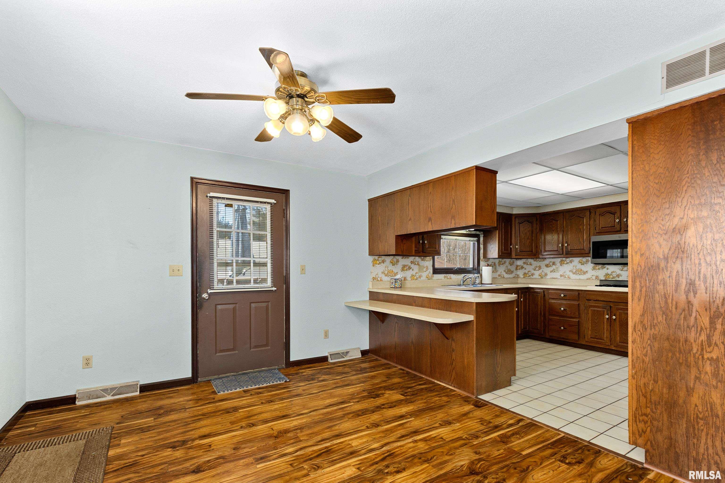 1100 Springfield Road East Peoria, IL 61611 - Photo 14 of 36 Gallery Image 14