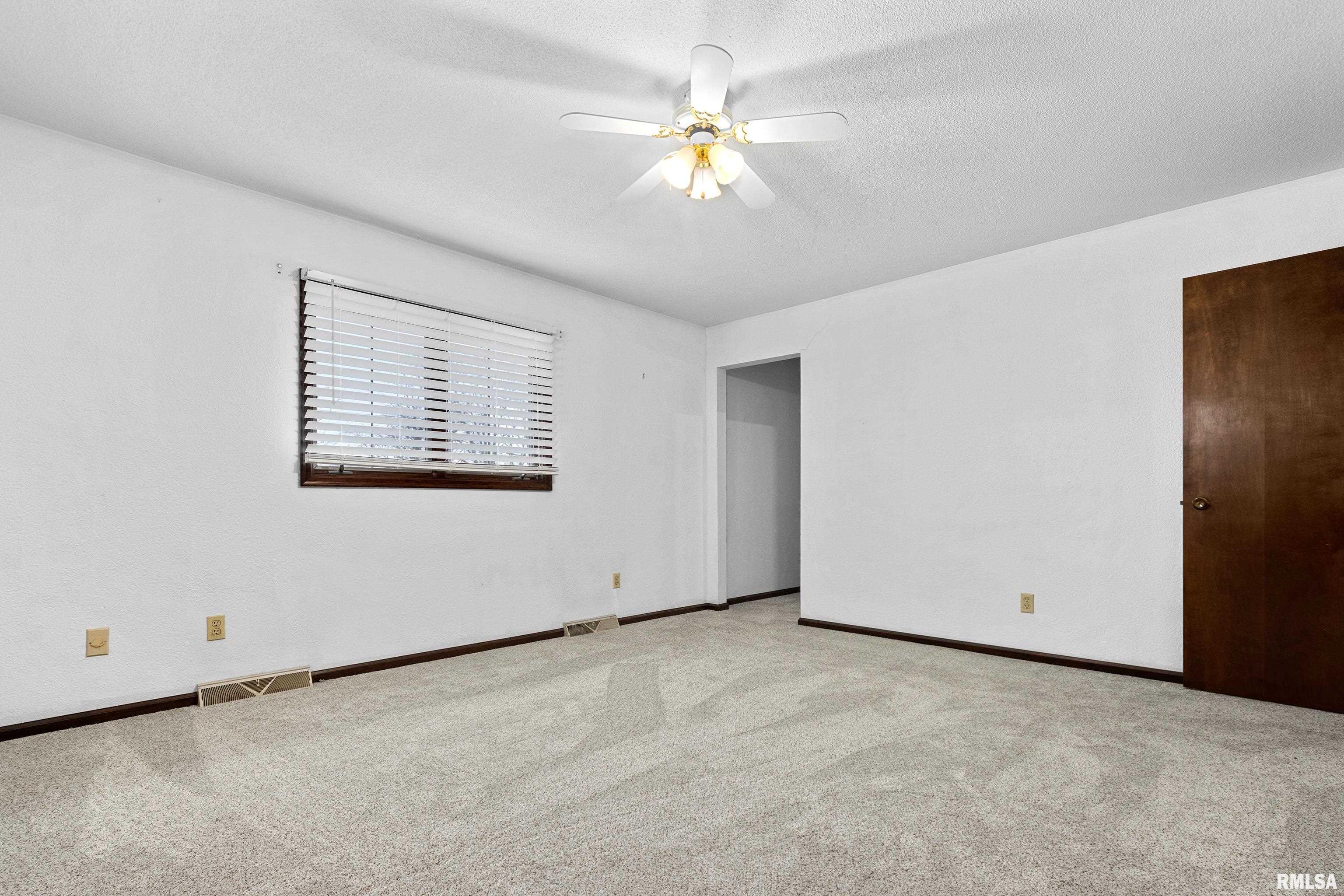 1100 Springfield Road East Peoria, IL 61611 - Photo 25 of 36 Gallery Image 25