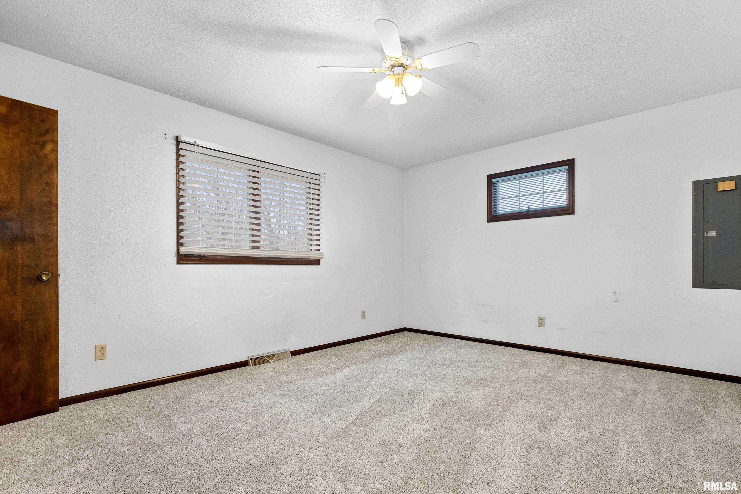 1100 Springfield Road East Peoria, IL 61611 - Photo 30 of 36 Gallery Image 30