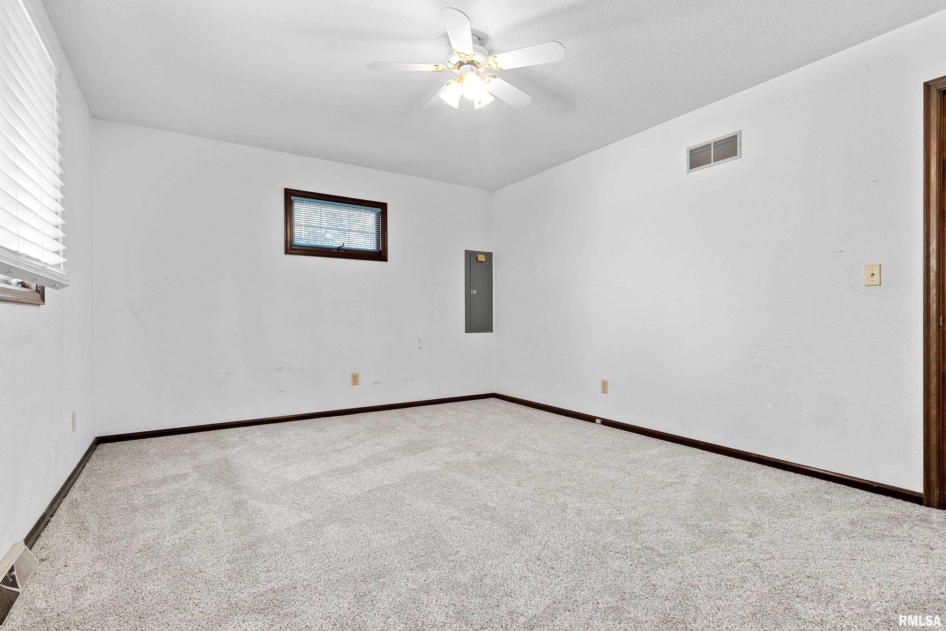 1100 Springfield Road East Peoria, IL 61611 - Photo 31 of 36 Gallery Image 31
