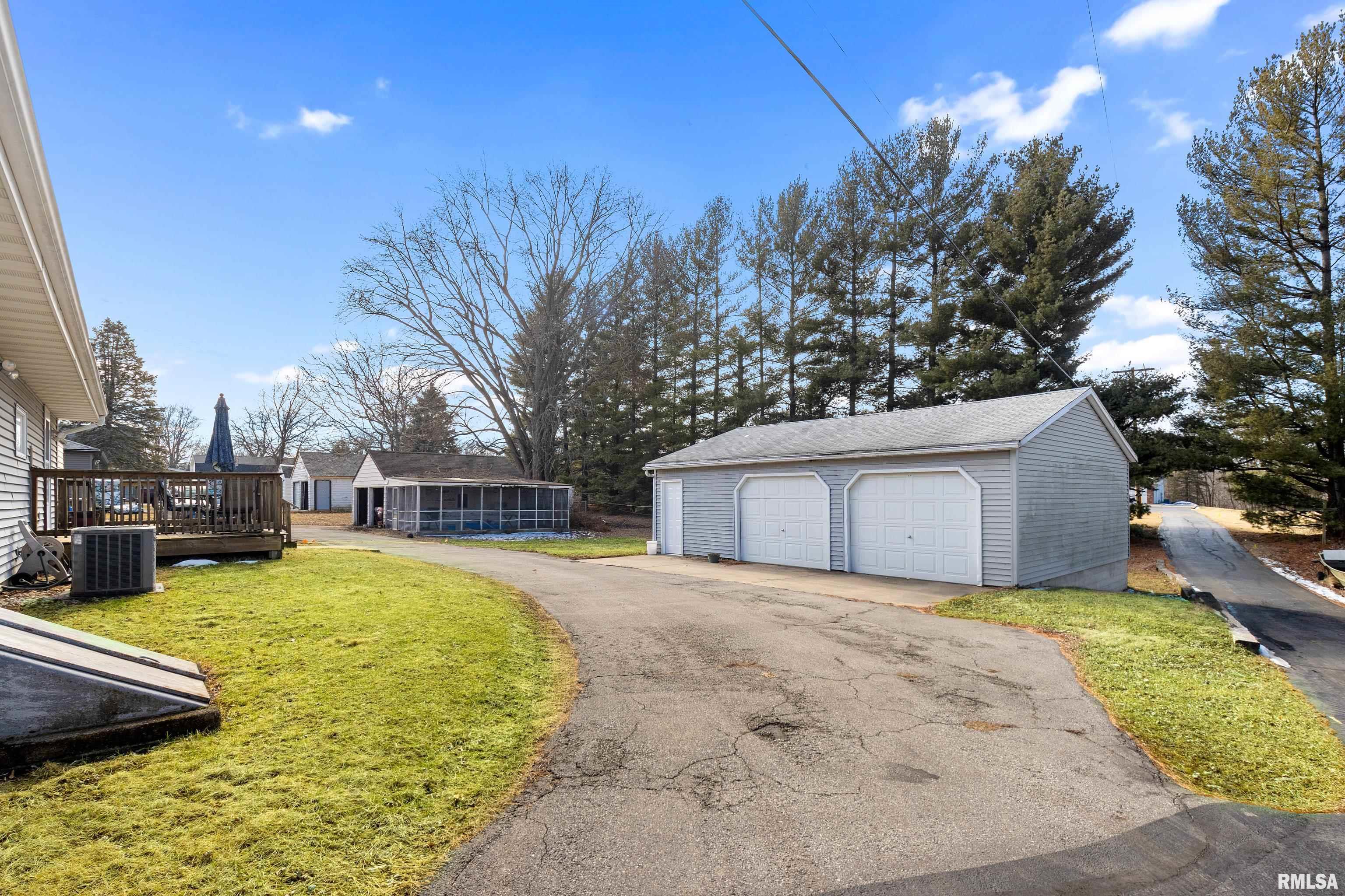 1100 Springfield Road East Peoria, IL 61611 - Photo 4 of 36 Gallery Image 4