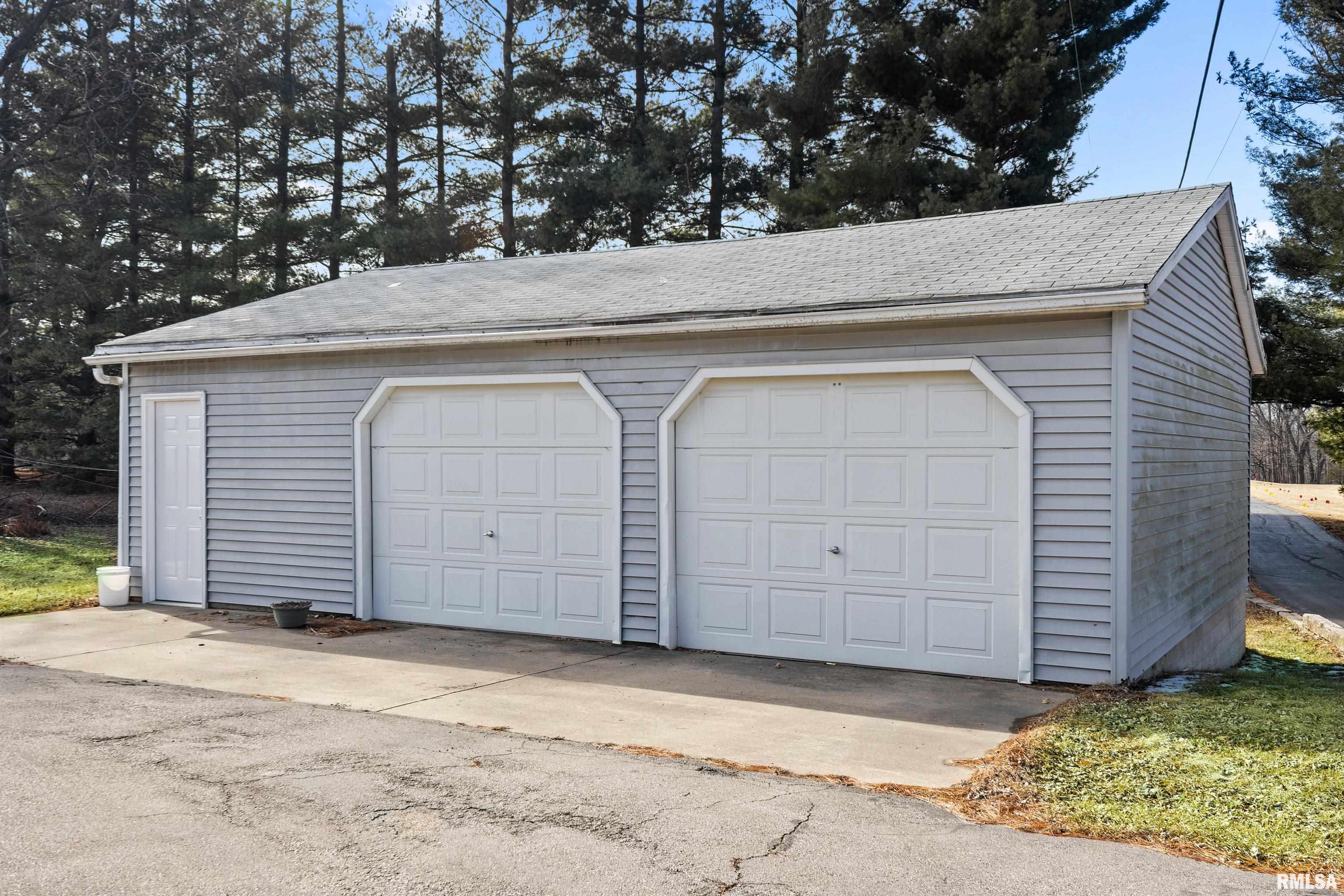 1100 Springfield Road East Peoria, IL 61611 - Photo 7 of 36 Gallery Image 7