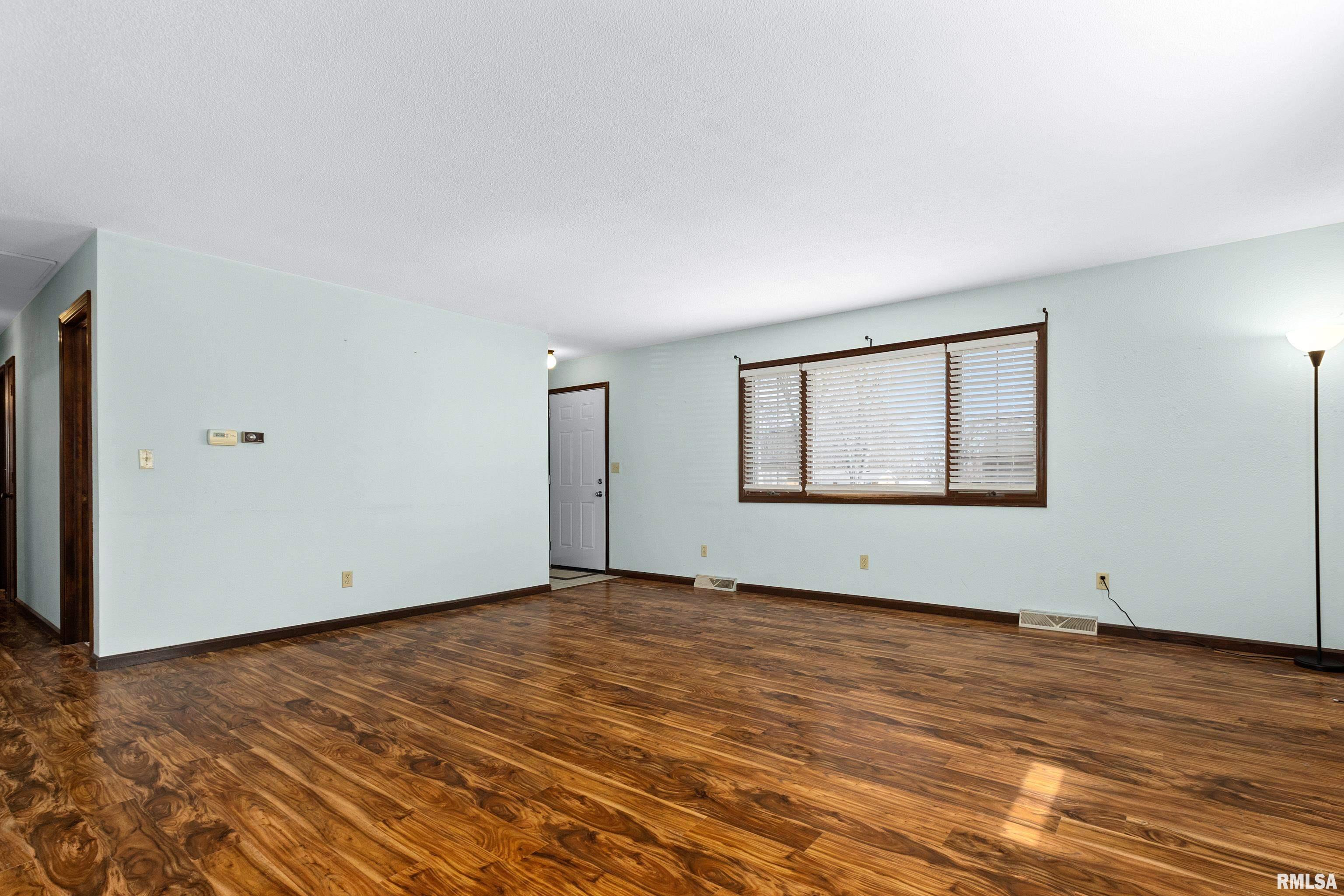 1100 Springfield Road East Peoria, IL 61611 - Photo 9 of 36 Gallery Image 9