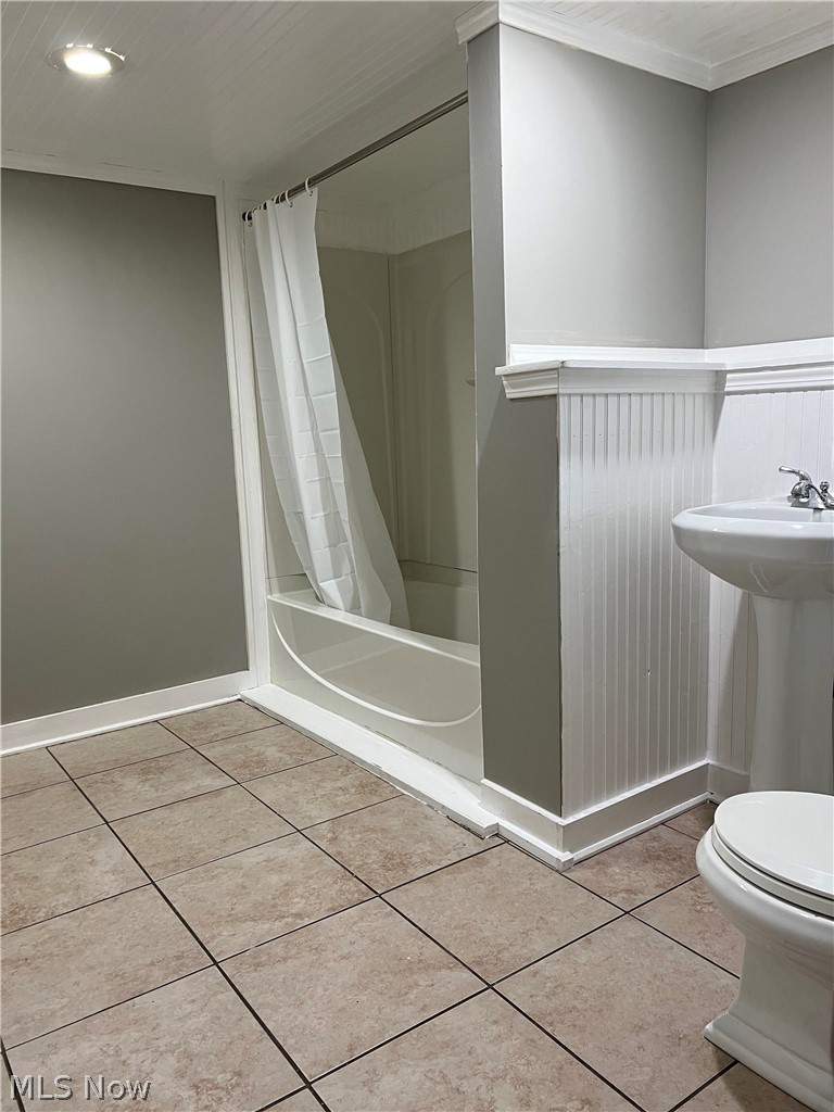 6916 York Road Parma Heights, OH 44130 - Photo 14 of 17 LL Updated 2nd Full Bath