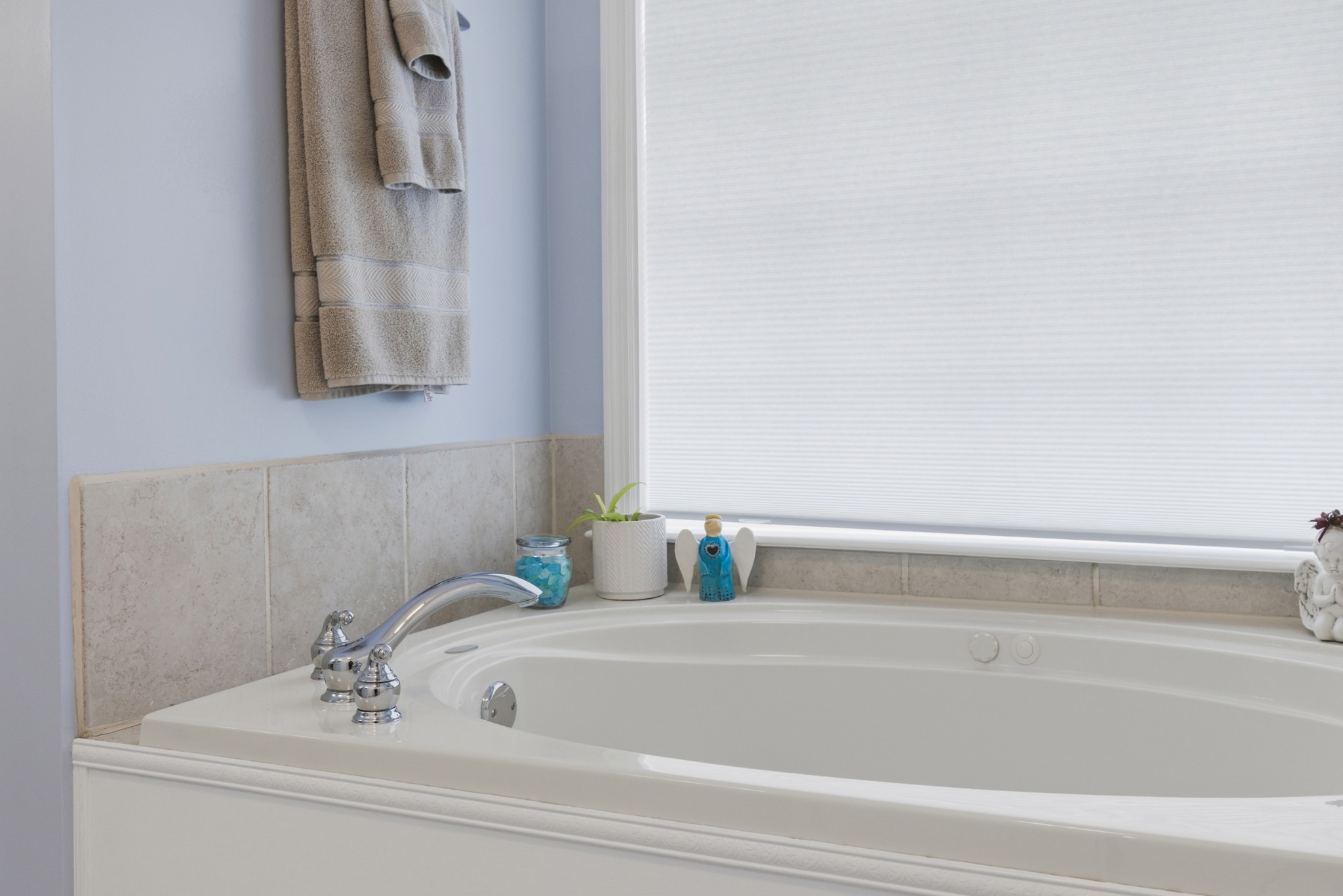 454 Campbell Hollow Road Bethpage, TN 37022 - Photo 33 of 57 a bathroom with a bathtub and a sink