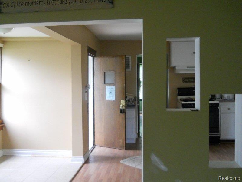 773 Capac Road Allenton, MI 48002 - Photo 8 of 12 interior (800x600).jpg