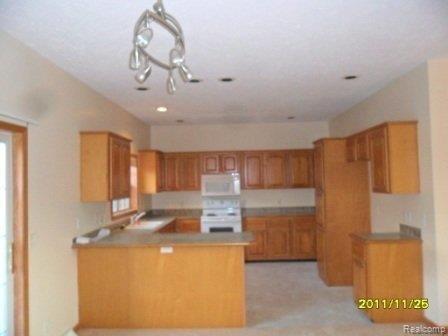 28987 Sumpter Road New Boston, MI 48164 - Photo 8 of 17 008.JPG