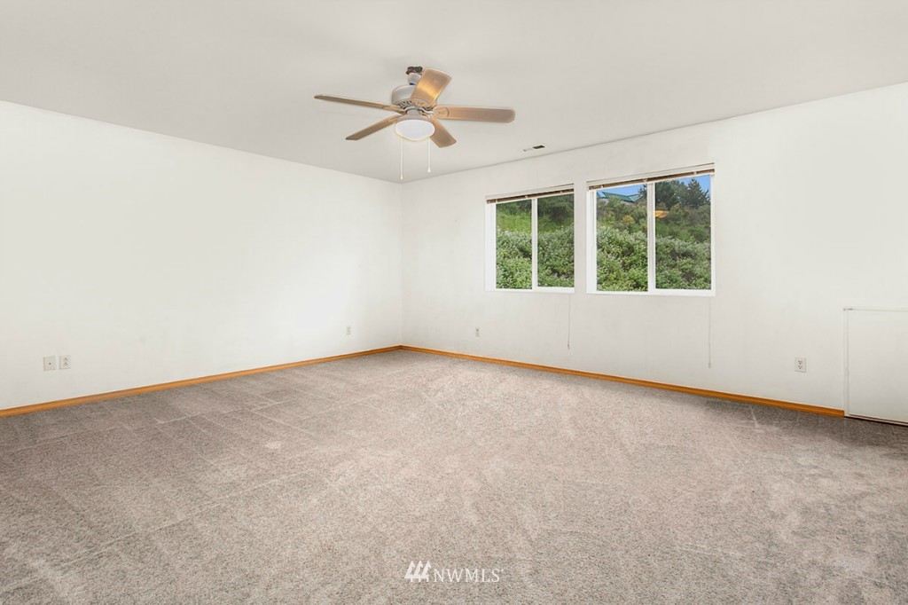 2615 Northeast 2nd Place Renton, WA 98056 - Photo 12 of 16