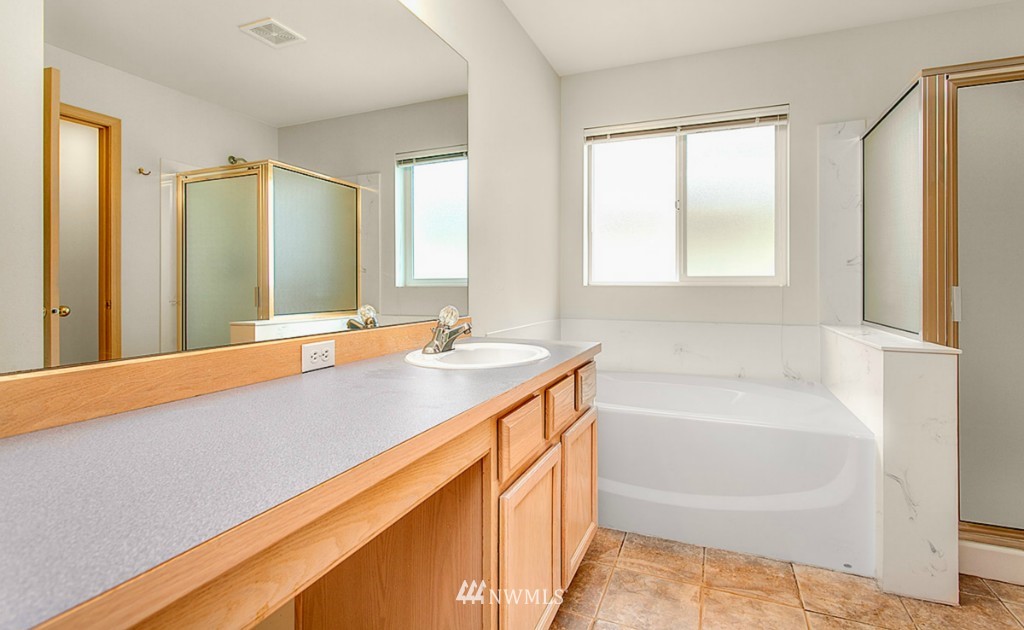 2615 Northeast 2nd Place Renton, WA 98056 - Photo 13 of 16