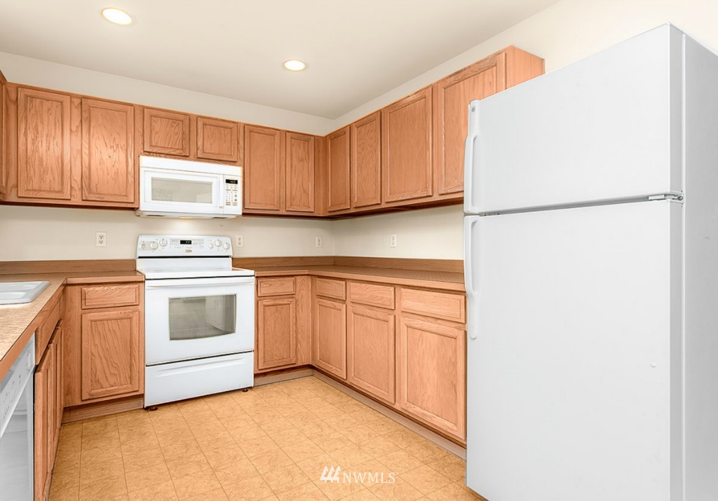 2615 Northeast 2nd Place Renton, WA 98056 - Photo 7 of 16
