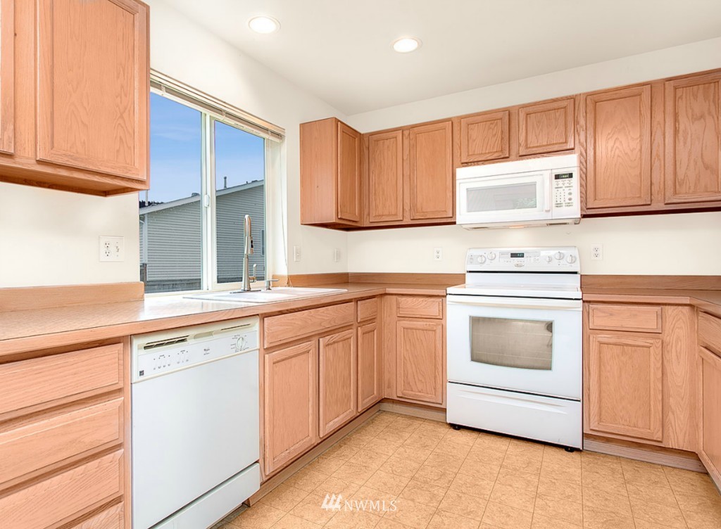 2615 Northeast 2nd Place Renton, WA 98056 - Photo 8 of 16