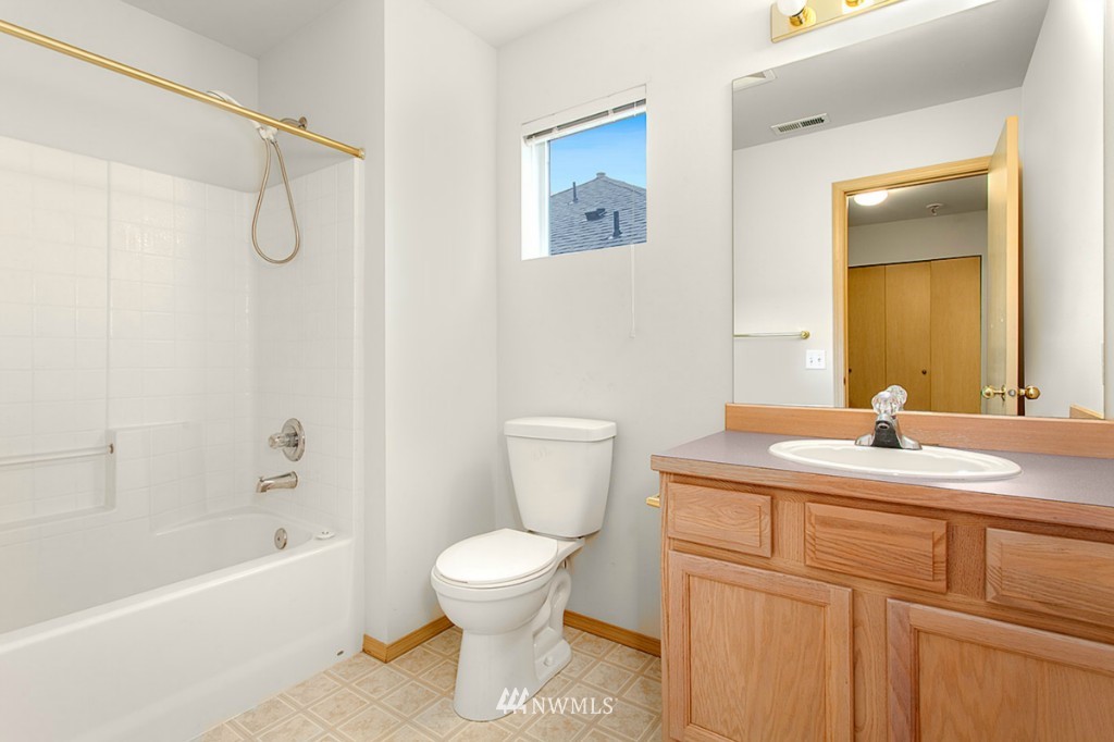 2615 Northeast 2nd Place Renton, WA 98056 - Photo 9 of 16