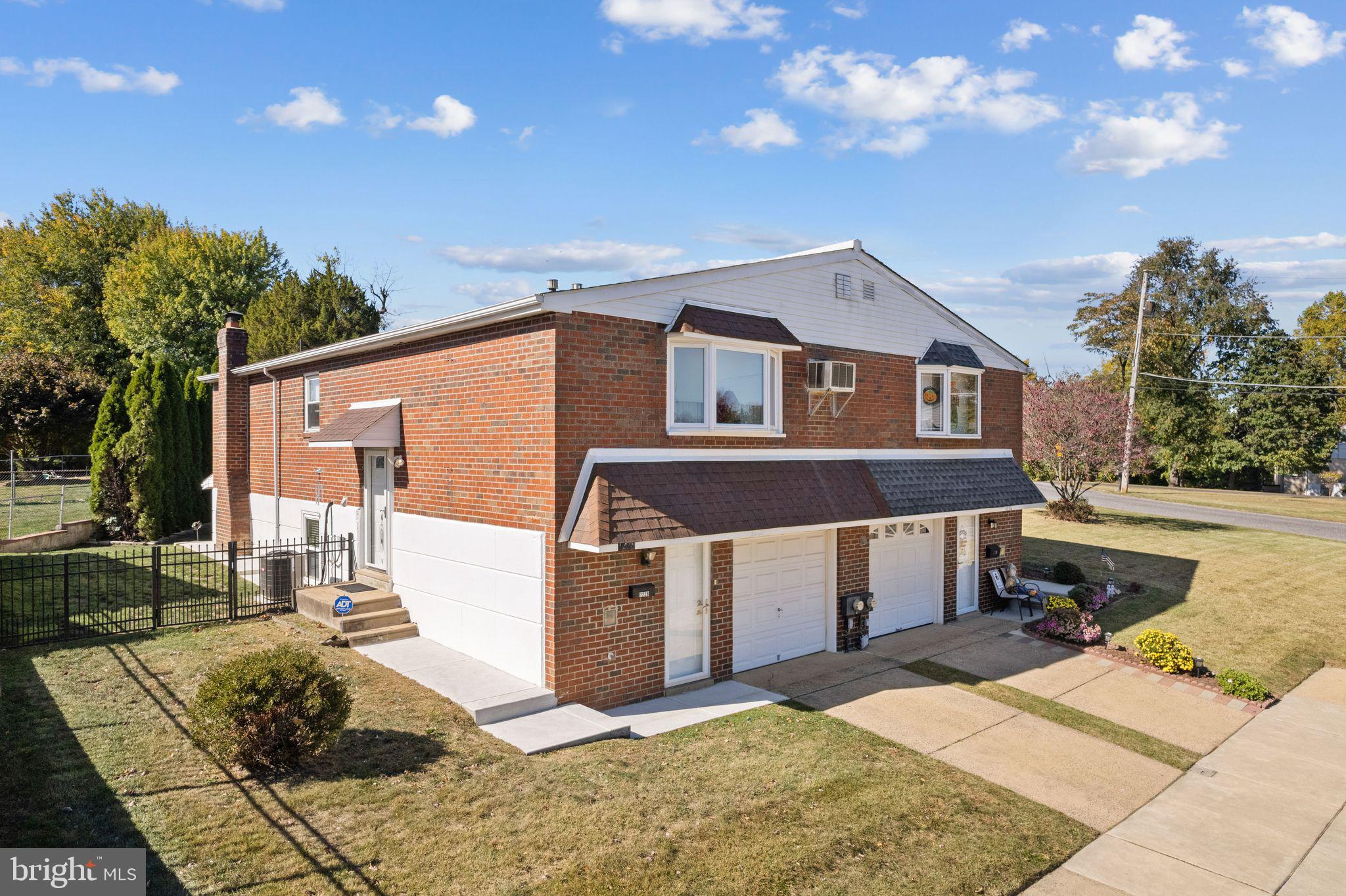 1228 Herschel Road Philadelphia, PA 19116 - Photo 3 of 32 Gallery Image 3