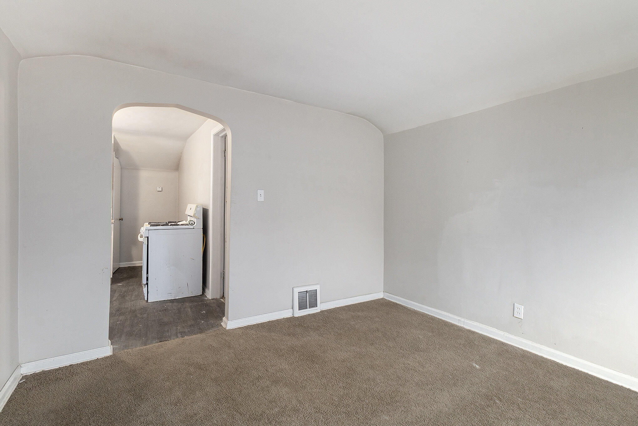 4618 Alter Road Detroit, MI 48215 - Photo 9 of 17 Upper Level