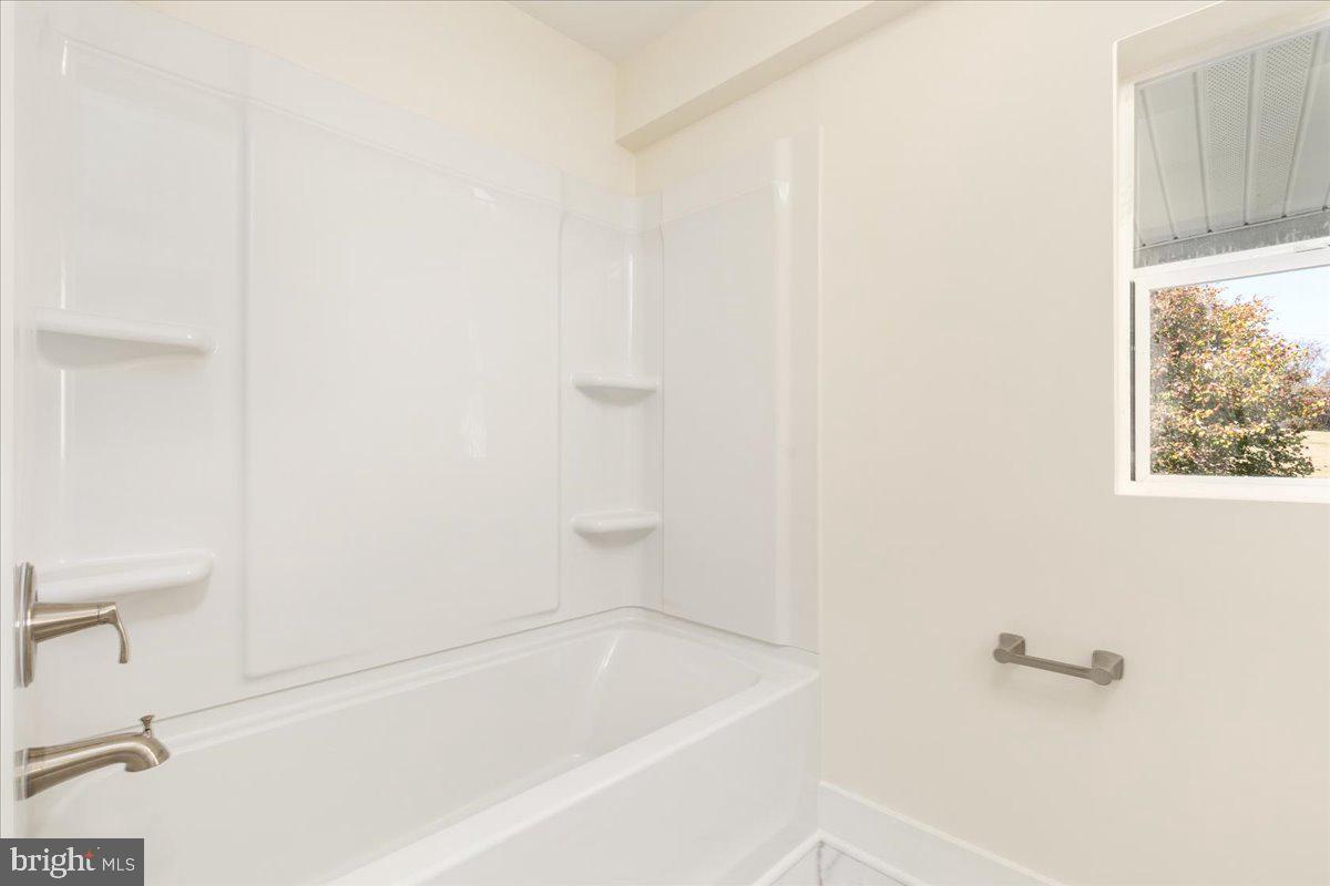 13886 Crest Hill Road Flint Hill, VA 22627 - Photo 15 of 45 a close up of a bathtub