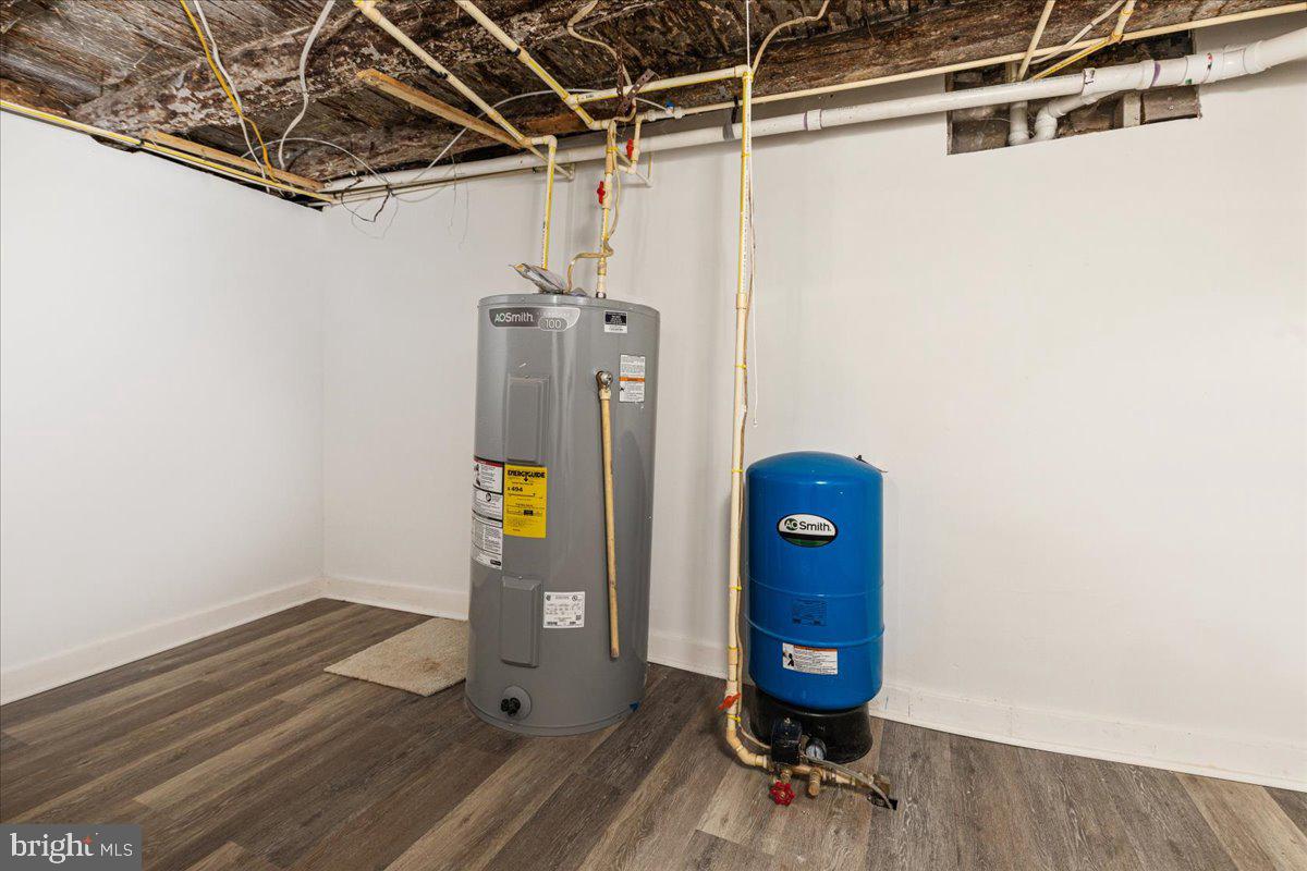 13886 Crest Hill Road Flint Hill, VA 22627 - Photo 23 of 45 a view of a hallway with wooden floor