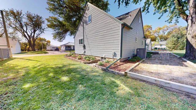 $258,900 | 705 Glenview Drive, Albert Lea, MN 56007