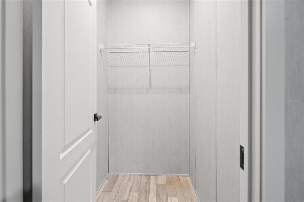 375 Sapp Street Inglis, FL 34449 - Photo 22 of 36 a view of a hallway