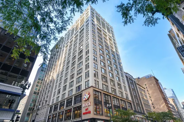 $309,500 | 8 West Monroe Street, Unit 1007, Chicago, IL 60603