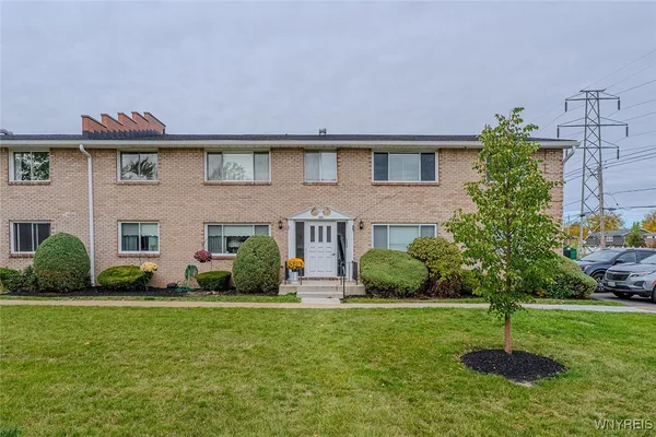 $142,500 | 135 Old Lyme Drive, Unit 4, Amherst, NY 14221