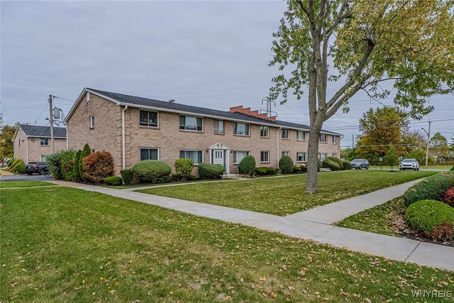 $149,000 | 135 Old Lyme Drive, Unit 4, Amherst, NY 14221