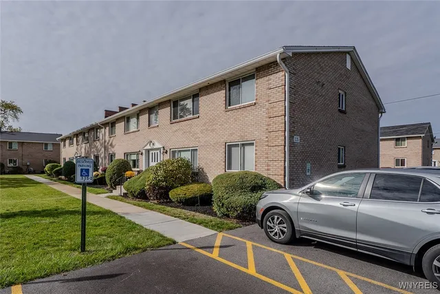 $149,000 | 135 Old Lyme Drive, Unit 4, Amherst, NY 14221
