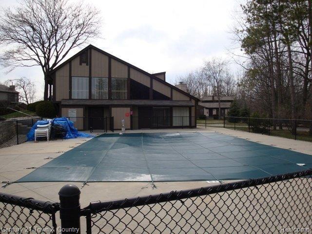 1996 Pondview Court Rochester, MI 48309 - Photo 10 of 11 Pool & Club House