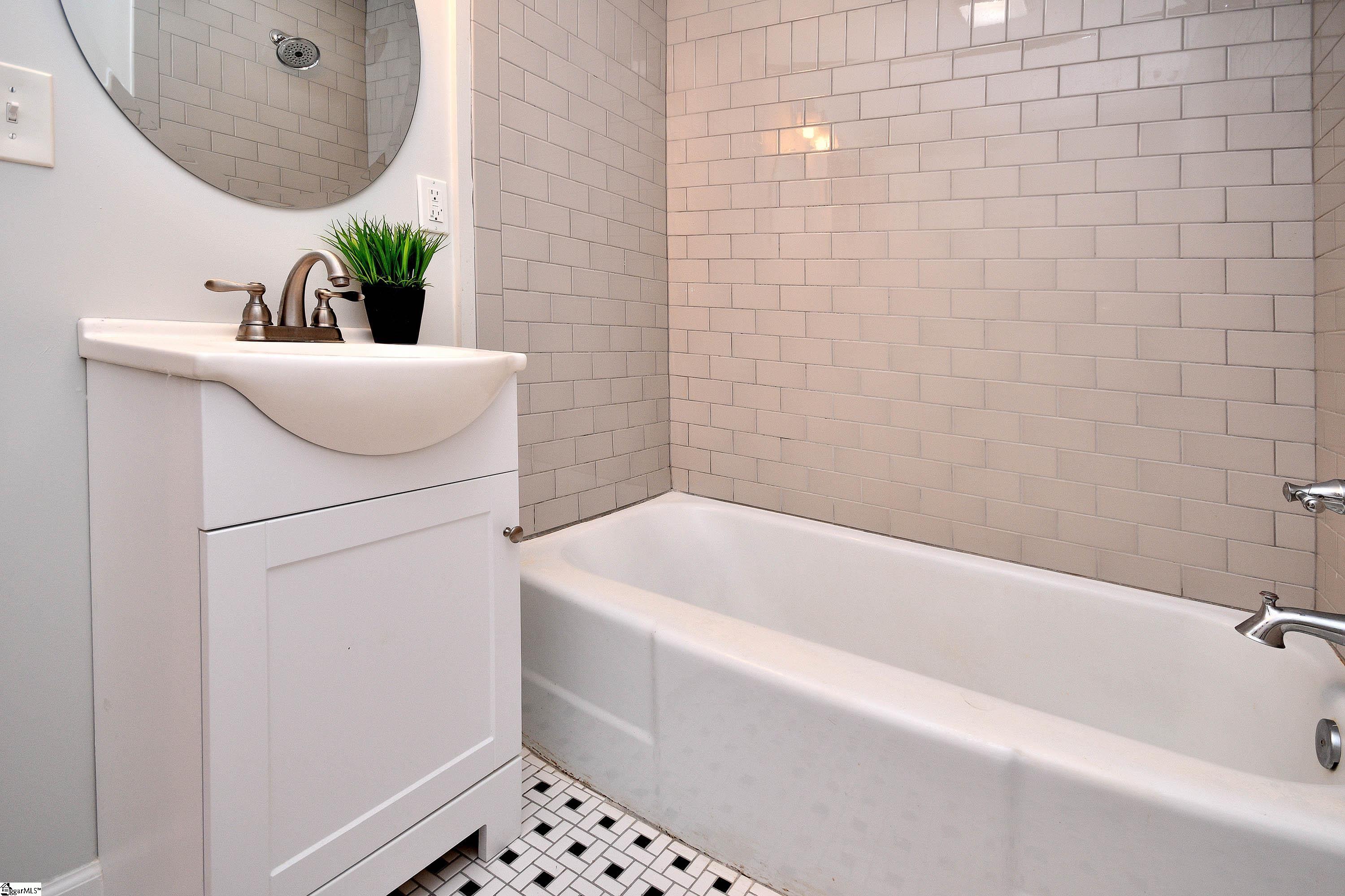 110 Hillandale Road Greenville, SC 29609 - Photo 14 of 26 Gallery Image 14