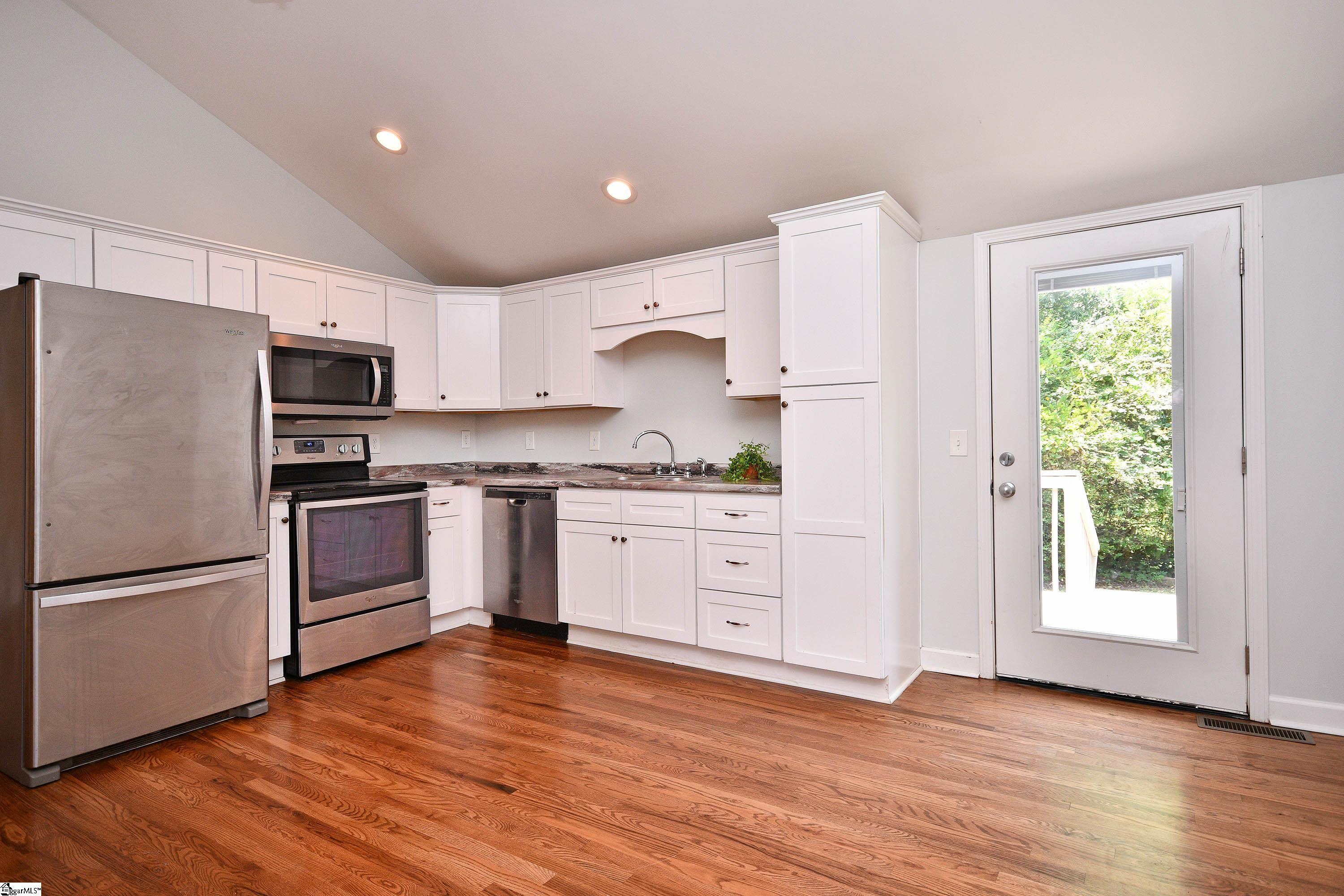 110 Hillandale Road Greenville, SC 29609 - Photo 7 of 26 Gallery Image 7