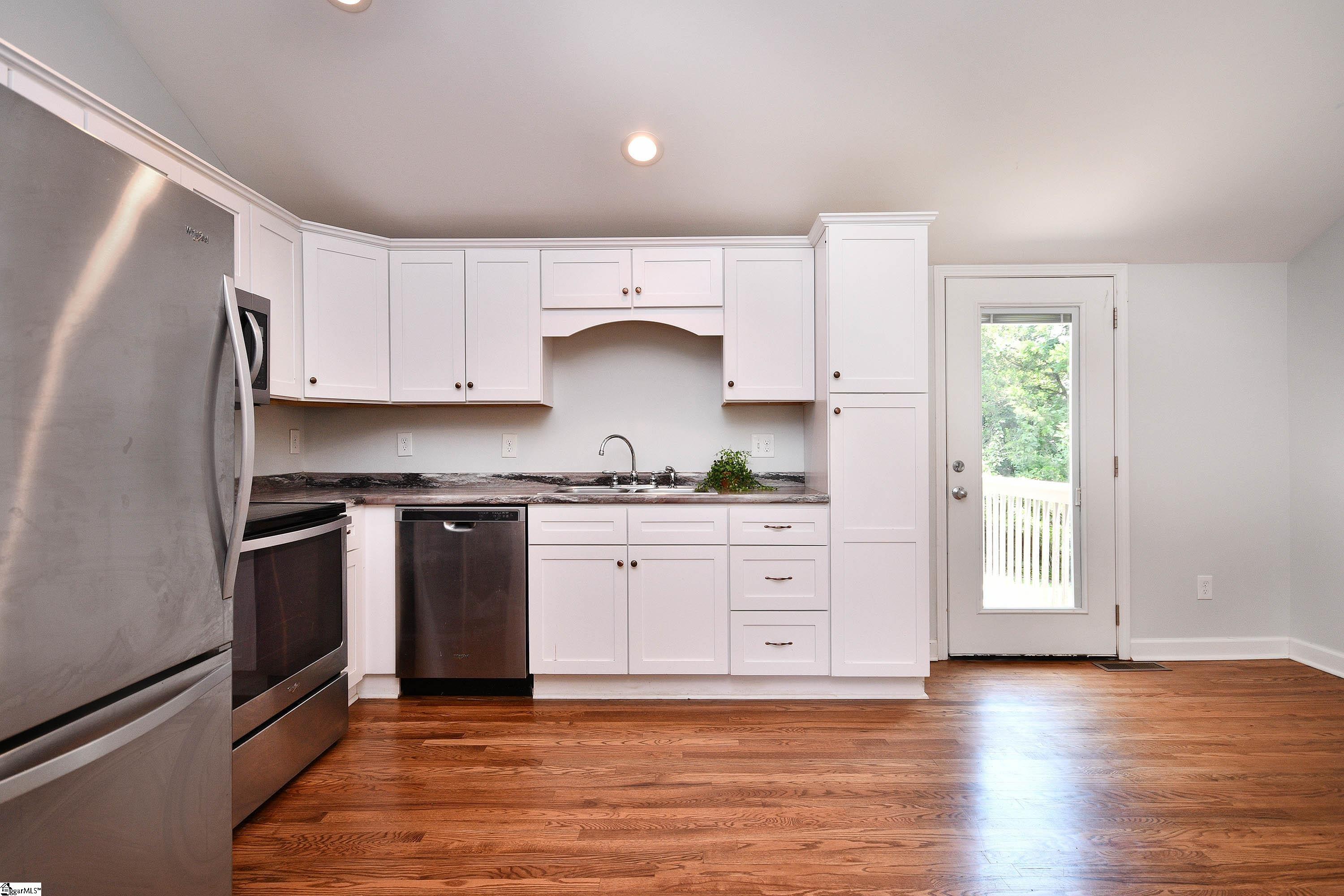 110 Hillandale Road Greenville, SC 29609 - Photo 8 of 26 Gallery Image 8