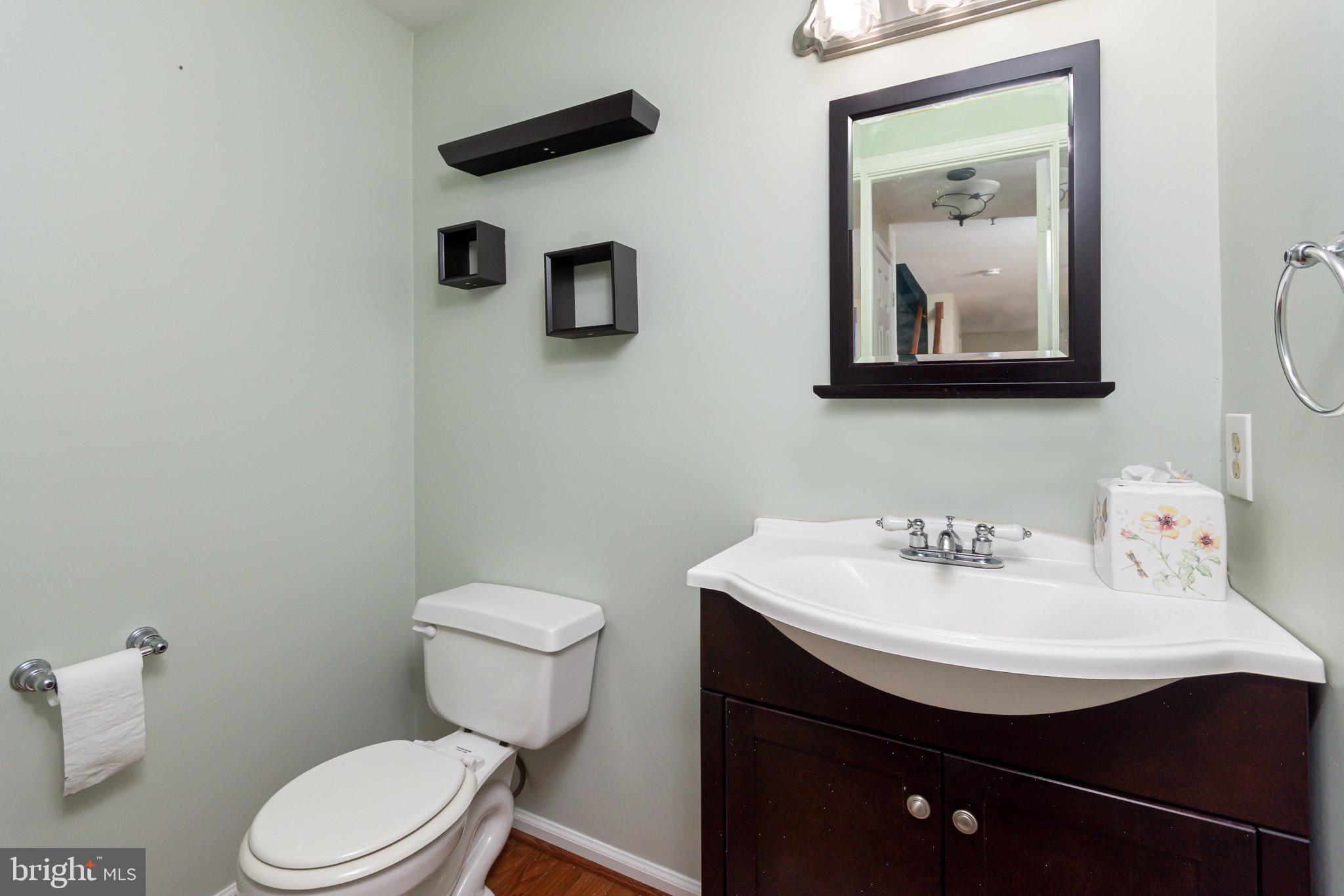 210 Sycamore Ridge Road Laurel, MD 20724 - Photo 13 of 40 Chic half bath