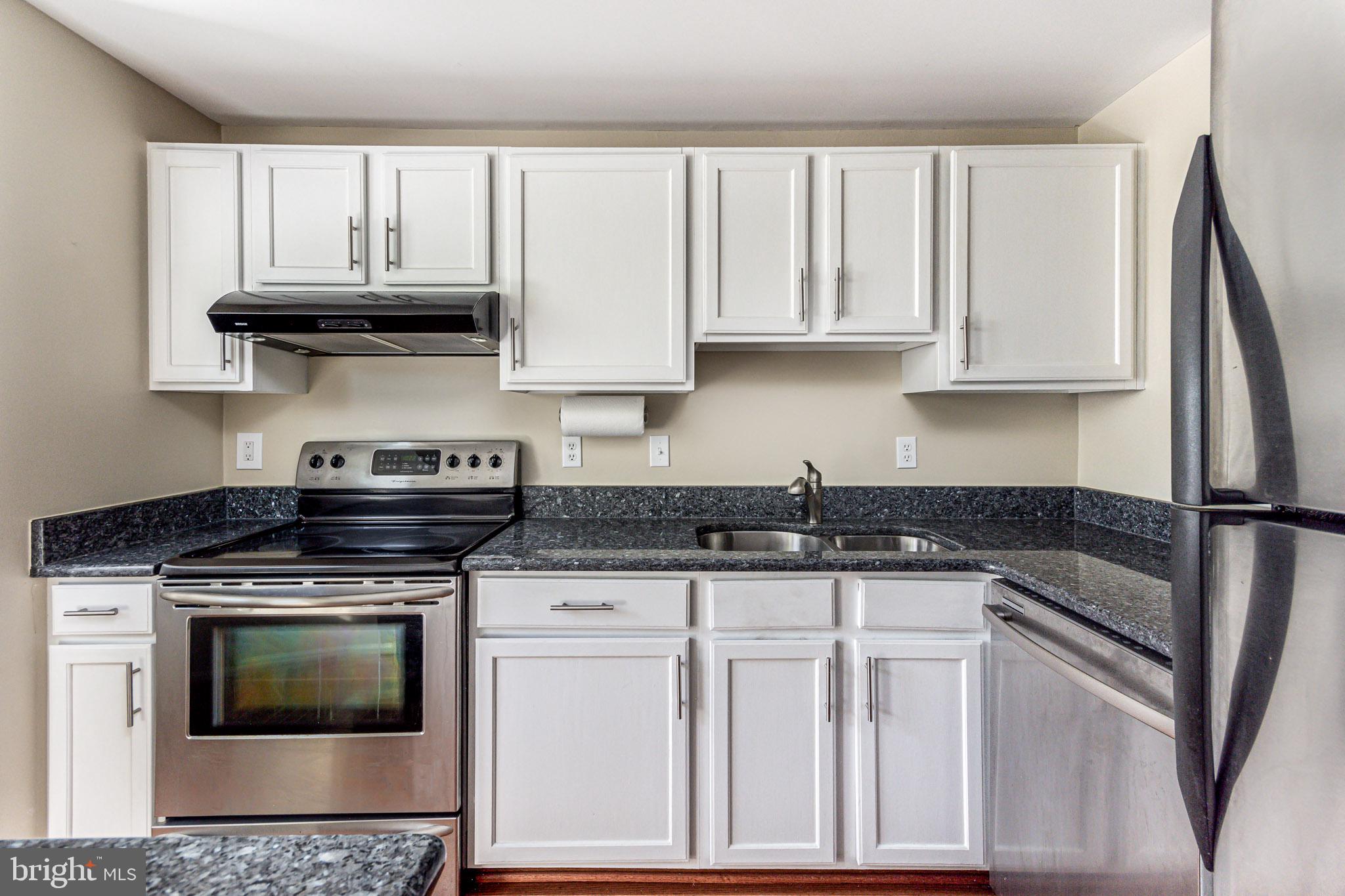 210 Sycamore Ridge Road Laurel, MD 20724 - Photo 10 of 40 Stylish white cabinetry