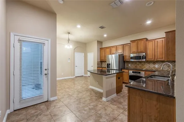 $2,400 | 8704 Iron Horse Drive, Irving, TX 75063