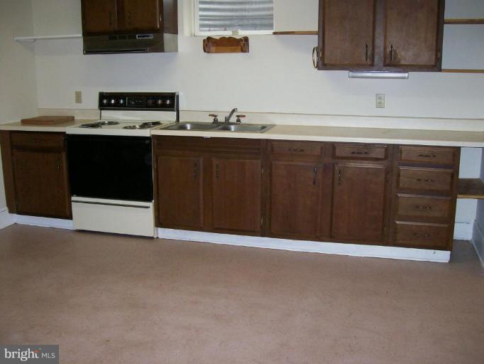 21450 Evergreen Mills Road Leesburg, VA 20175 - Photo 17 of 19 2nd Kitchen on Lower Level
