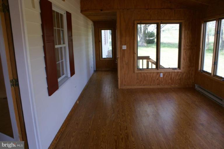21450 Evergreen Mills Road Leesburg, VA 20175 - Photo 8 of 19 Sunroom