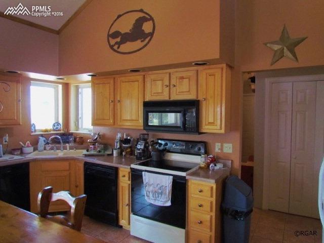 420 Twin Creek Road Florence, CO 81226 - Photo 7 of 33 Kitchen