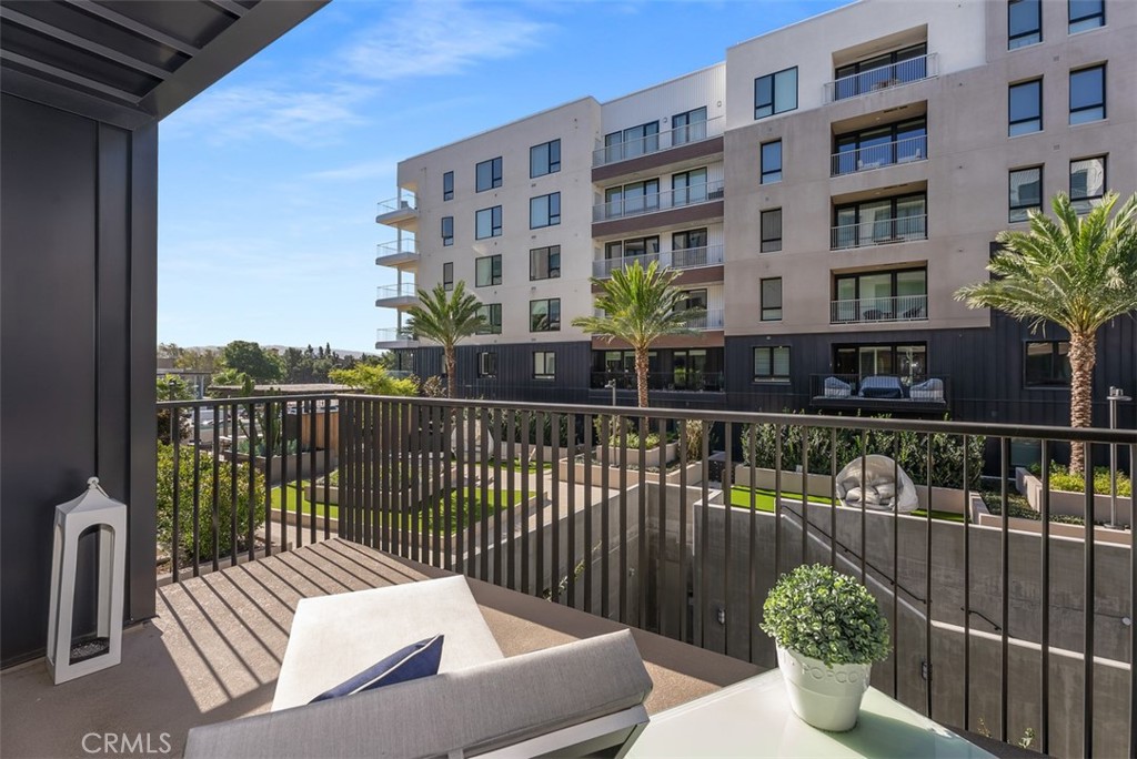 3305 Rivington Irvine, CA 92612 - Photo 10 of 62 Set back in the interior of the Lexington