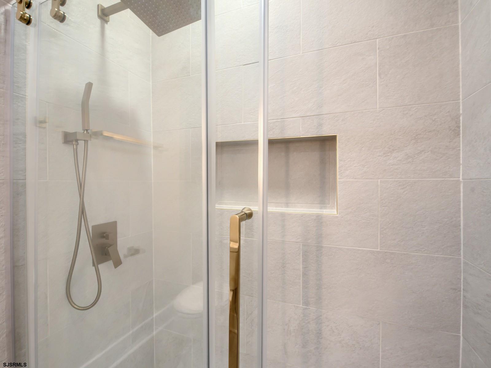 706 Augustine Road Atlantic City, NJ 08401 - Photo 20 of 56 a bathroom with a shower