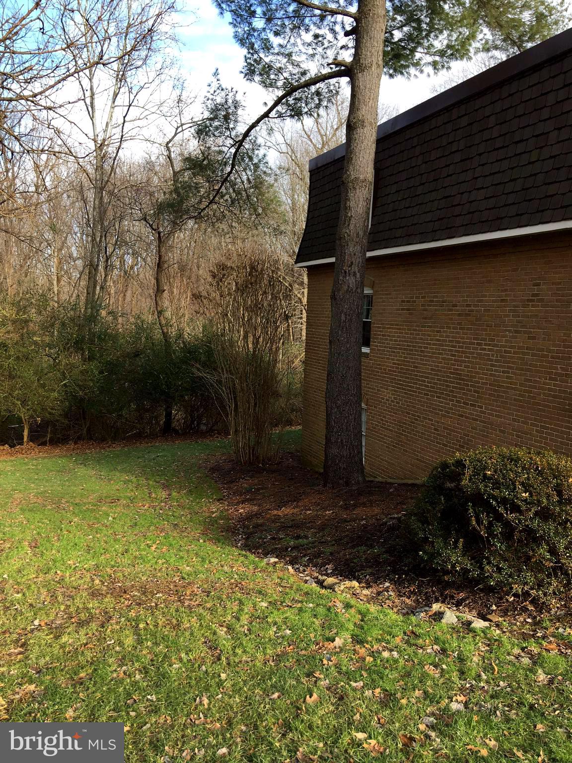5905 Bayshire Road, Unit 182 Springfield, VA 22152 - Photo 23 of 27 Well manicured lawn and grounds!
