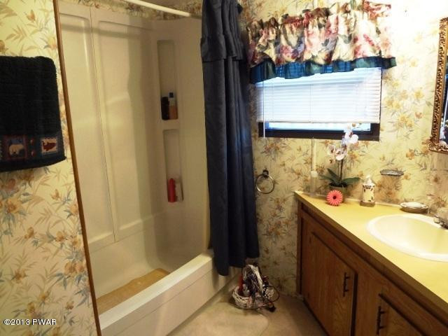 69 Salem Heights Rd Lake Lake Ariel, PA 18436 - Photo 18 of 18 a bathroom with a sink and a tub