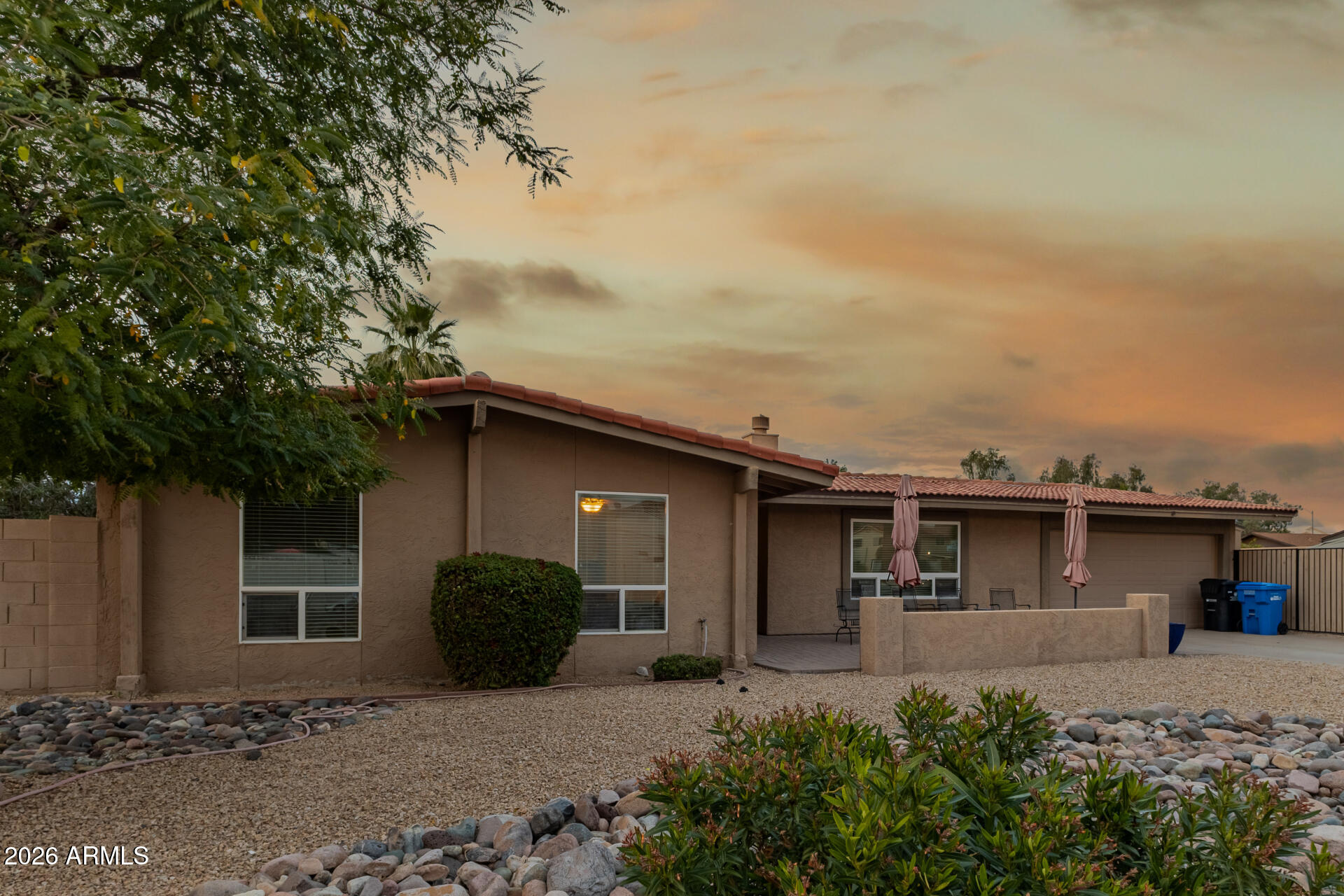 802 West Caribbean Lane Phoenix, AZ 85023 - Photo 4 of 47 a front view of a house with garden