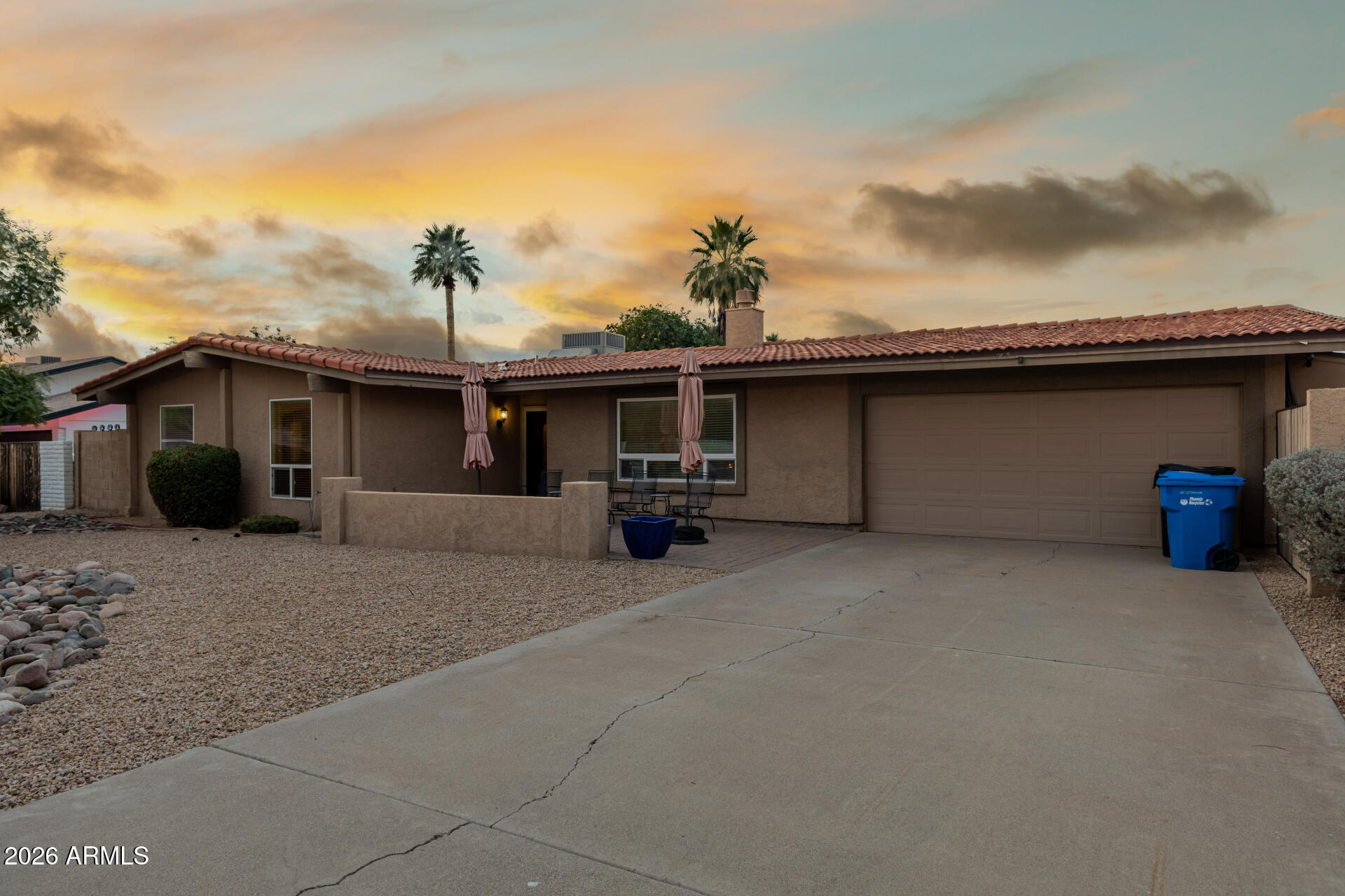 802 West Caribbean Lane Phoenix, AZ 85023 - Photo 5 of 47 a view of a house with roof