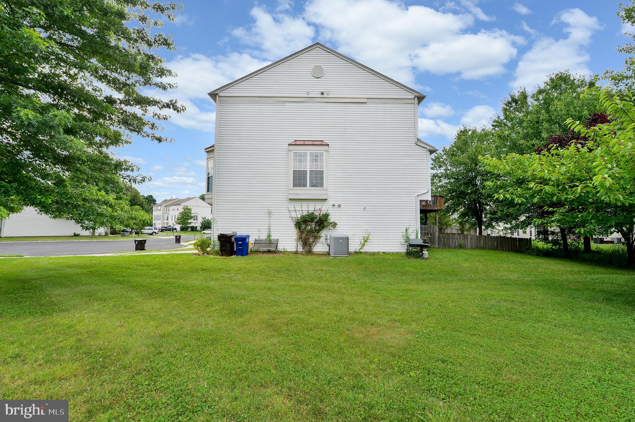 33 Firethorn Lane Riverside, NJ 08075 - Photo 5 of 32 Gallery Image 5