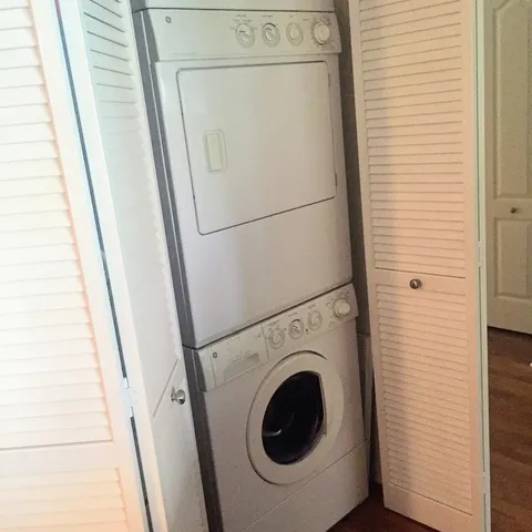 $3,000 | 1212 North Wells Street, Unit 502, Chicago, IL 60610