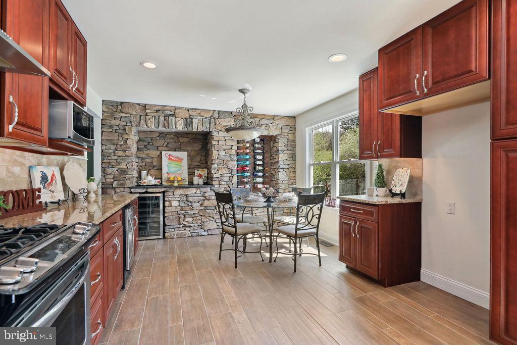 9 Blue Grass Road Clementon, NJ 08021 - Photo 2 of 47 Kitchen