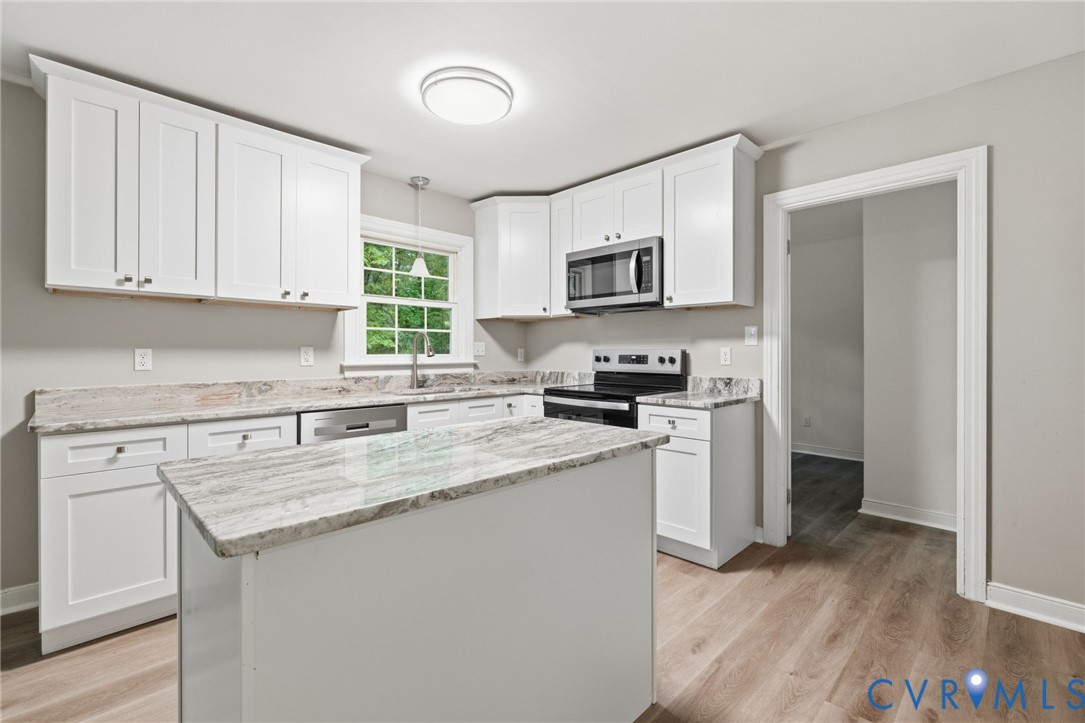 10731 Spring Run Road Chesterfield, VA 23832 - Photo 9 of 33 a kitchen with appliances cabinets and a sink