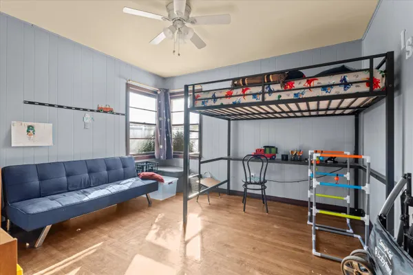 a view of an entryway with workspace